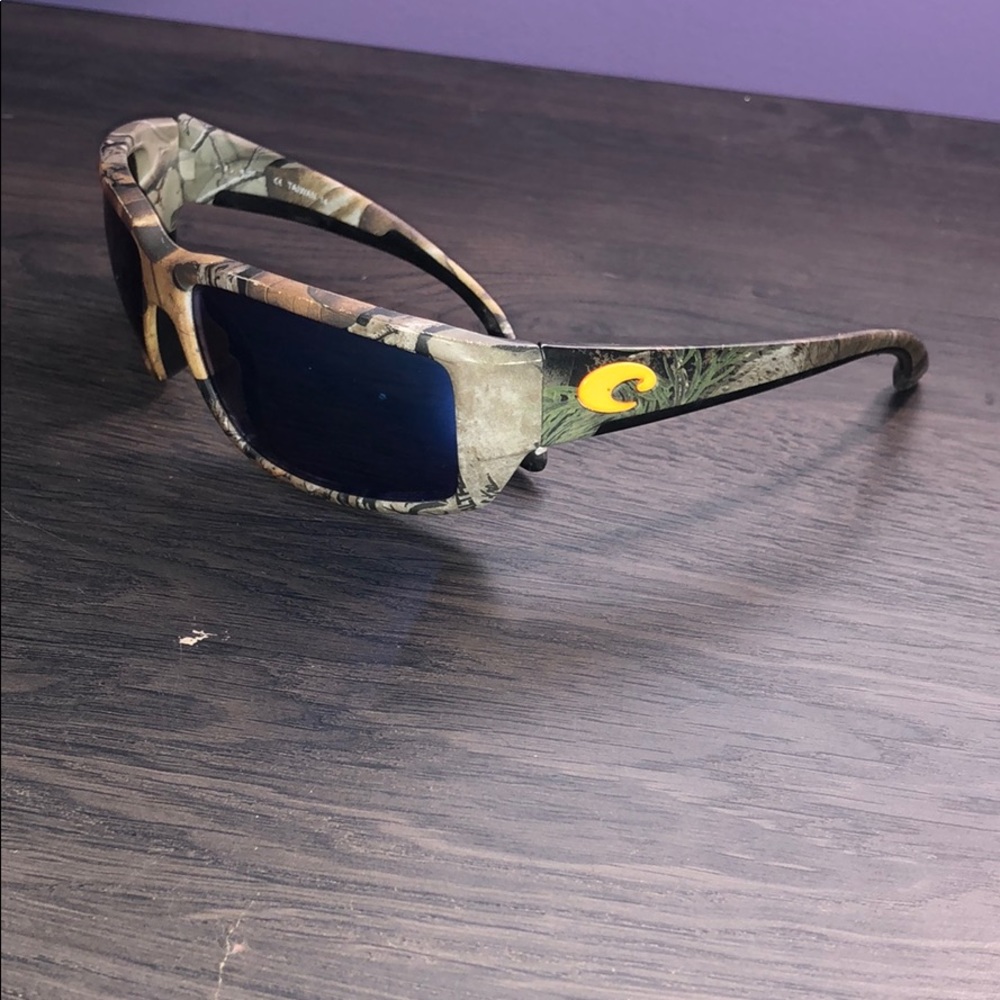Men’s Camo Fantail Costa’s one lens is cracked